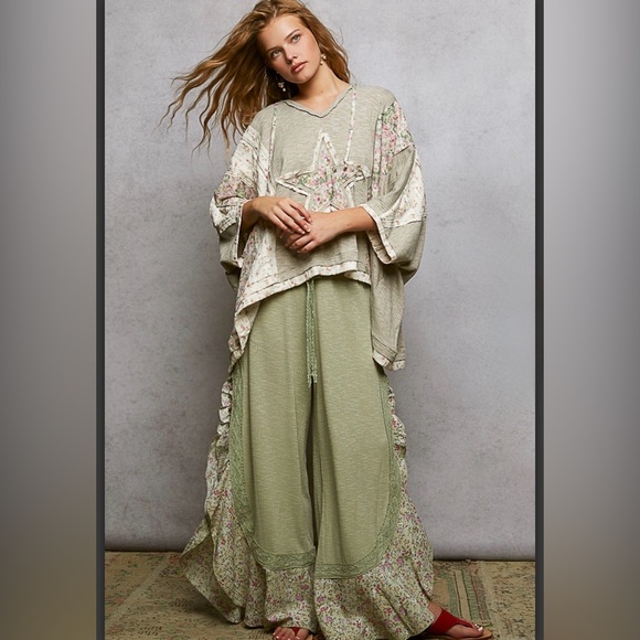 POL GKT622 Star Pattern Tunic in Green and Cream - Picture 4 of 4